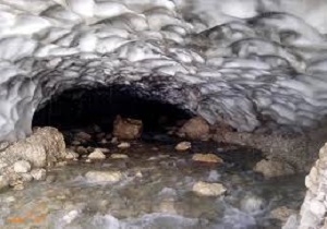 ریزش غار یخی در چما /