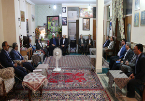 دیدار سرپرست استانداری کرمان با خانواده شهدا