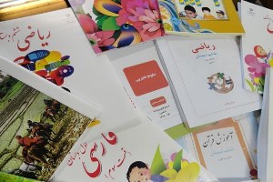 توزیع کتب درسی دانش‌آموزان در کتاب‌فروشی‌های زنجان