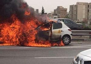 محاصره پژو 206 در شعله های آتش