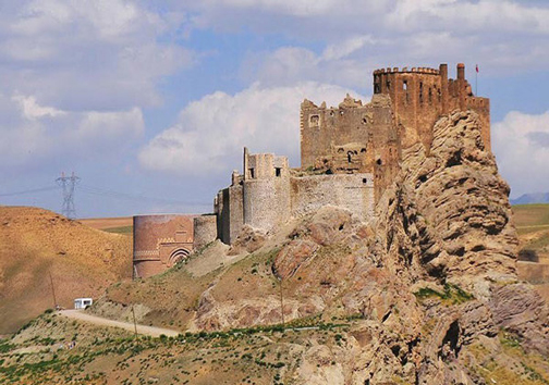 دریاچه &laquo;اوان&raquo; فرصتی برای قایق سواری در میان کوهای الموت /طبیعتی شگفت&zwnj;انگیز در الموت