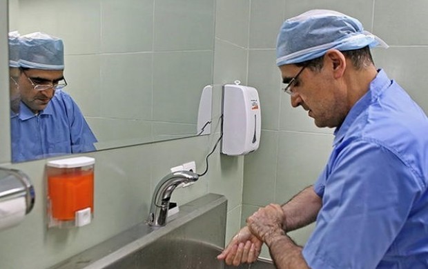 مطلب منتشر شده درباره عمل جراحی وزیر بهداشت کذب محض است