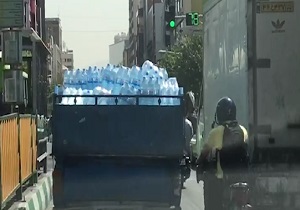 حمل آب معدنی زیر نور آفتاب! + فیلم