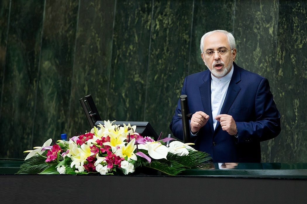 دیپلماسی به معنای روابط عاشقانه نیست/ چشم انتظار محبت غرب و شرق نیستیم/ برجام نشان دهنده حقانیت ایران است