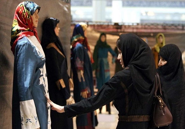 عرضه پوشاک زنان در نمایشگاه شهرداری با ۳۵ درصد تخفیف