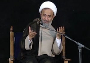 مجروحیت یک کارگر پس از سقوط بار جرثقیل/ عاقبت نجات جان گاو با جادوگری/ گاف&zwnj;های کارکنان شبکه ماهواره&zwnj;ای بی بی سی/ بازگشت به دوران کهنه شویی/ کشف سه هزار عقرب زنده از خانه&zwnj;ای در مشهد + فیلم