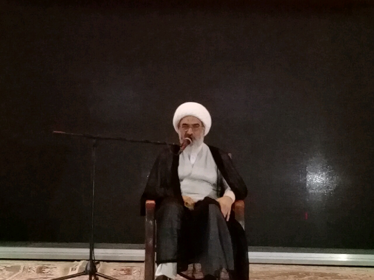 رئیسعلی حماسه مقاومت را در برابر ابرقدرت زمان رقم زد
