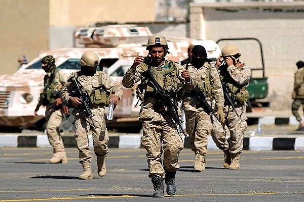 چندین خودروی متجاوزان در عملیات نیروهای یمنی در ساحل غربی منهدم شد