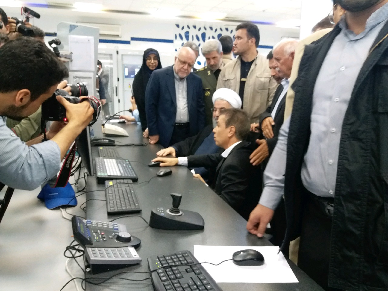 رئیس جمهور پتروشیمی مرجان عسلویه را افتتاح کرد