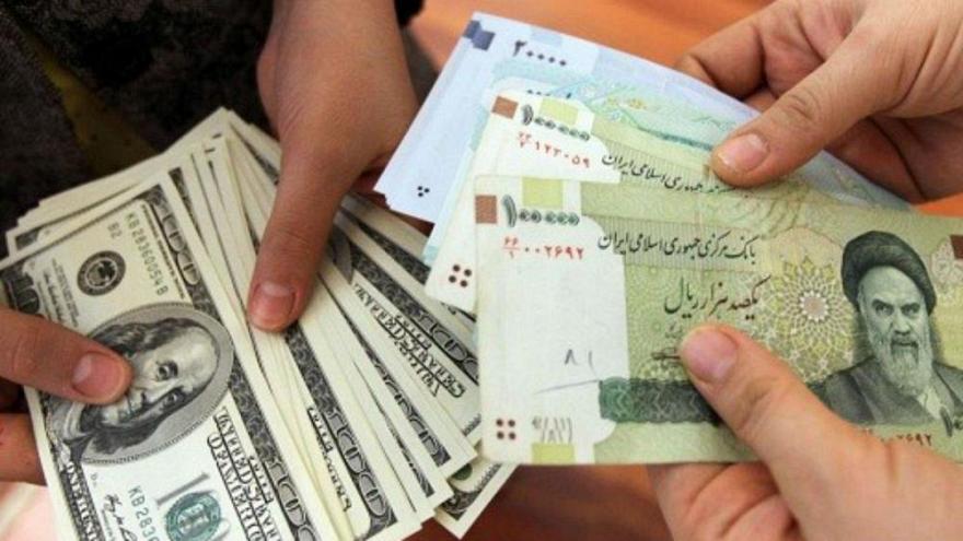 ۴ نفر از دلالان غیرمجاز ارز در قم دستگیر شدند