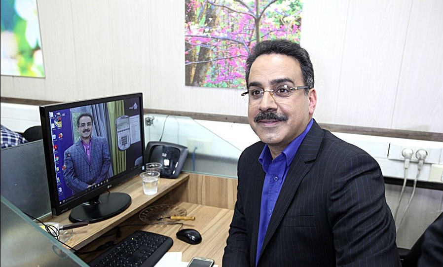 حضور عوامل برنامه به خانه برمی گردیم در روابط عمومی سازمان صدا و سیما