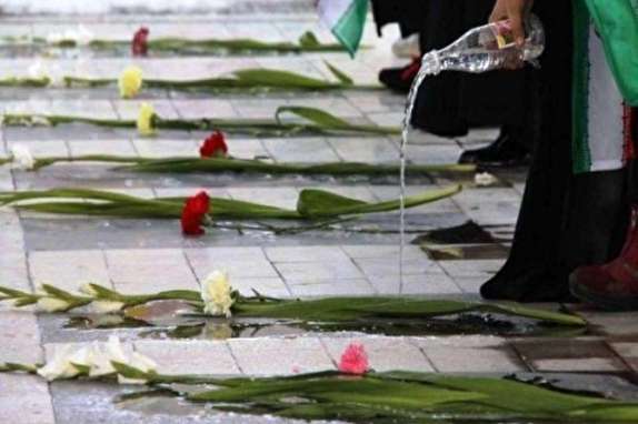 غبارروبی گلزار شهدای خرم آباد با حضور پیرغلامان حسینی