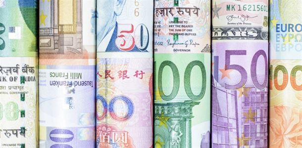 متوسط قیمت دلار در سامانه نیما ۷۷۰۰ تومان