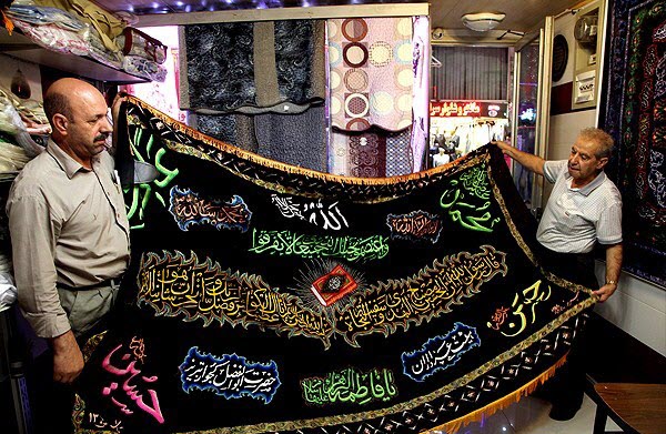 حال و هوای بازار بیرق و پرچم در آستانه ماه عزای ارباب+فیلم