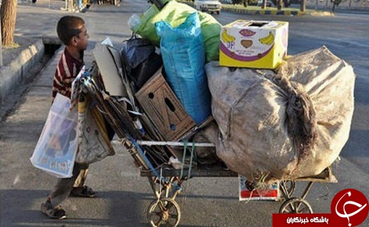 کار کودکان کار به کجا ختم شد/ چه نظارتی برفعالیت کودکان کار می شود/ چهاراه های شهر پاتوق کودکان کار