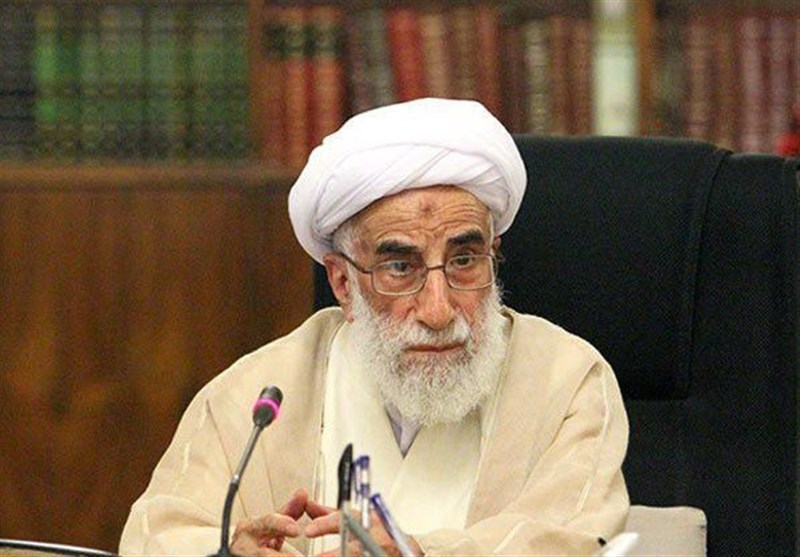 تنها راه نجات اسلام و مسلمین حرکت در راه امام (ره) است