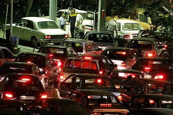 سود کاذب ۳۰۰درصدی عامل صف&zwnj;های طولانی بنزین در زاهدان است