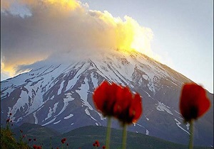 تصاعد گاز&zwnj;های گوگردی از دهانه آتشفشان دماوند عادی است/خطر کسی را تهدید نمی&zwnj;کند