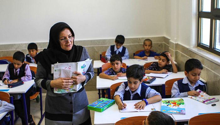 لایحه طرح تکمیلی رتبه بندی معلمان به دولت ارسال شد/ یکی از دلایل خروج نیرو&zwnj;های خبره آموزش و پرورش تفاوت دریافتی&zwnj;هاست/ معلمان فرصت&zwnj;های مطالعاتی دریافت می&zwnj;کنند/ ترفیع رتبه براساس توانمندی و صلاحیت حرفه&zwnj;ای معلم است