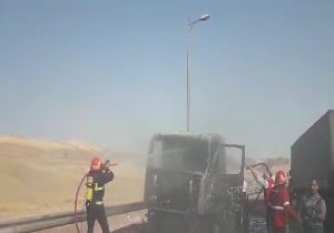 حریق تریلی در جاده گرمسار - ایوانکی