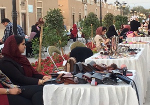 بر پایی بازارچه مهربانی در گذر مازاری‌ها