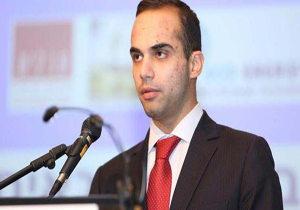 ترامپ حکم حبس ۱۴ روزه دستیارش را به سخره گرفت!