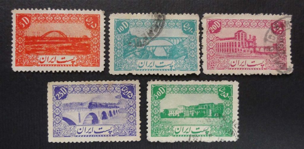 مجموعه‌ای از تمبرهای قدیمی با "لباس های محلی ایران"