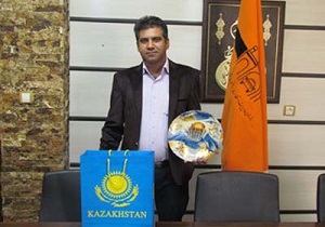 اهدای نشان ملی قزاقستان به تاکسیران قزوین
