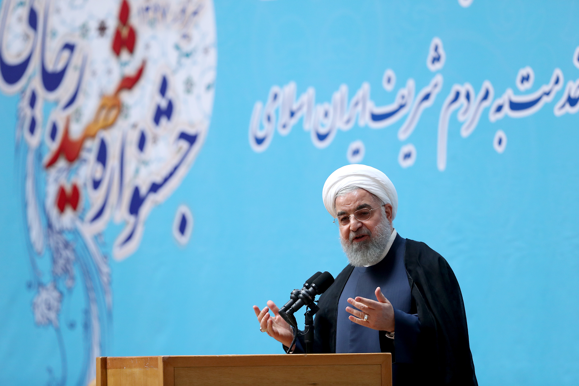 امروز نه روز گِله است، نه روز رقابت و نه روز انتقام/جناحی فکر نکند که اگر علیه دولت گفت، محبوب می‌شود/می‌دانیم مردم در سختی هستند