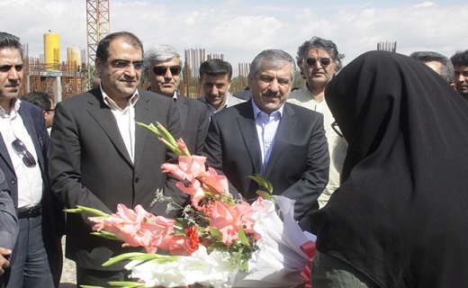 بازدید وزیر بهداشت از بیمارستان در دست احداث ۱۶۰ تختخوابی سلماس