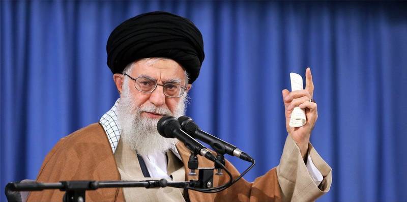 دیدگاه رهبر انقلاب درباره اهمّیّت جنگ رسانه‌ای/ ما نباید از این جنگ غفلت کنیم