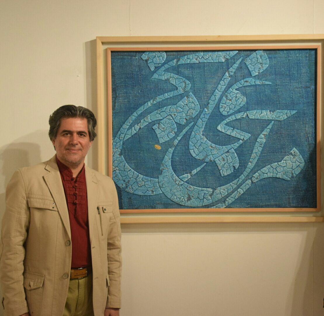 هنرنمایی یک خوشنویس از کتیبه ضریح امام حسین (ع) تا سنگ قبر ائمه در سامرا / 2 سال است که شعار اربعین را می نویسم