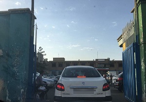 تبدیل حیاط هنرستان به پارکینگ اتومبیل! + فیلم