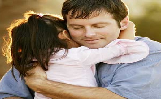 در آغوش گرفتن نوزاد و کودک چه اثراتی دارد