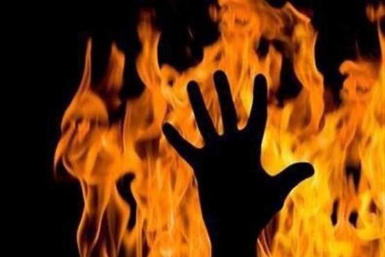 پسر جوان، پدرش را زنده در آتش سوزاند
