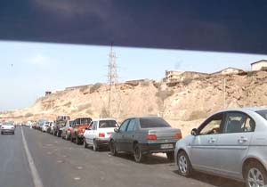 گلایه شهروندان چابهار از صف طولانی جایگاه سوخت + فیلم