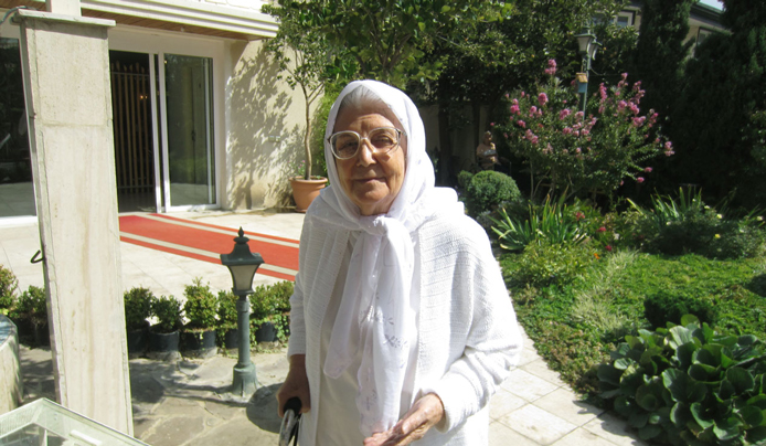 سنتان را در حاشیه نگه&zwnj; دارید