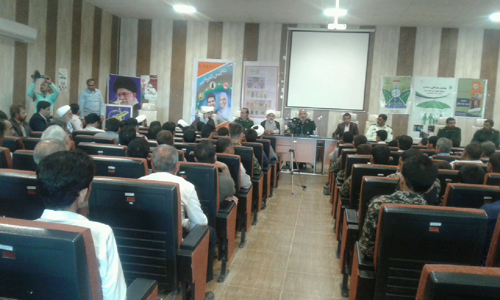 راه برون رفت از مشکلات اقتصادی مدیریت انقلابی و جهادی است