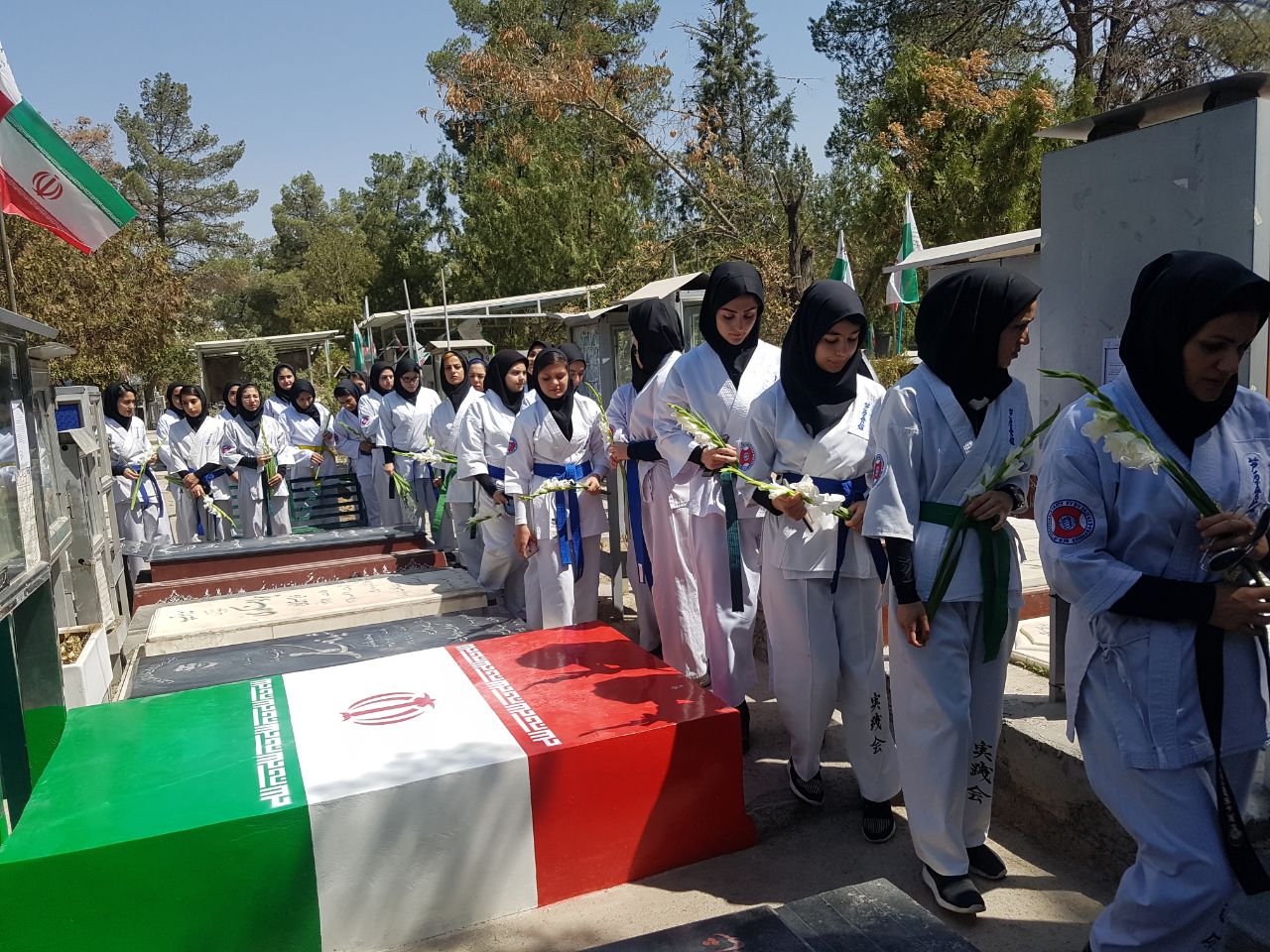 تجدید میثاق ورزشکاران با شهیدی که بعد از شهادت به زیارت امام رضا رفت