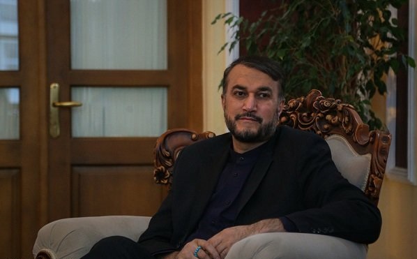 قدرت در کنار متحدین خود در منطقه می مانیم