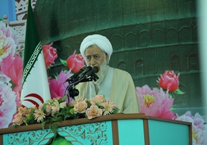 تهذیب نفس و عبادت به درگاه خداوند متعال وظیفه مسلمان است