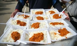 پخت غذا برای عزاداران حسینی در املش