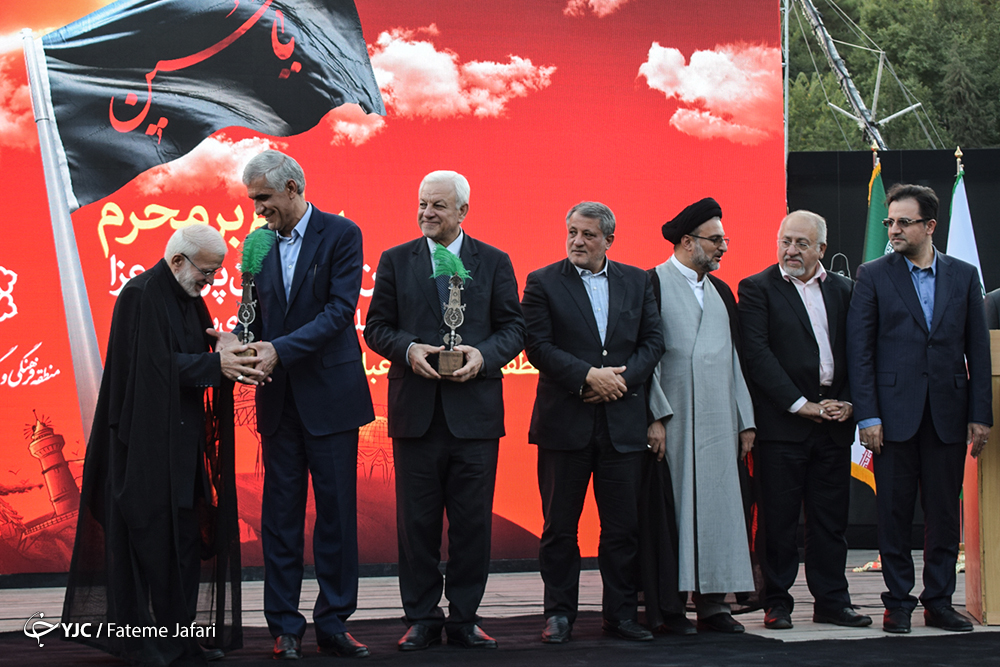 تهران با اهتزاز پرچم هزار متری &laquo;یا حسین&raquo; سیاهپوش شد