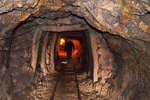 صدور پروانه بهره برداری برای 11 معدن در استان زنجان