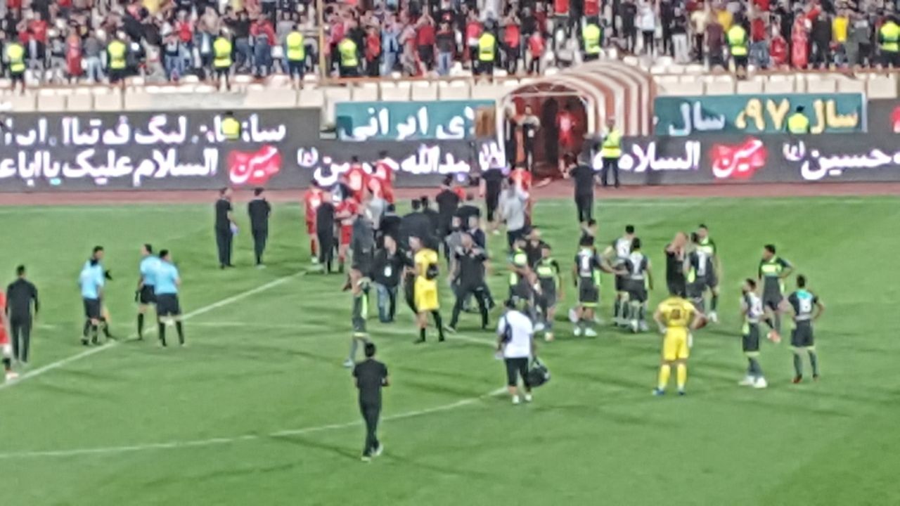 پرسپولیس ۲ - ۱ نساجی مازندران /سومین پیروزی فصل سرخ پوشان پایتخت در شب اعتراضات سرمربیان