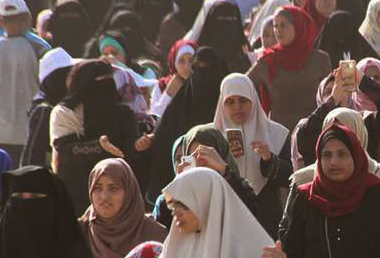 هنری منحصر به فرد در دست&zwnj;های زنان فلسطینی/از حرفه خاص &laquo;تطریز&raquo; چه می دانید؟+تصاویر