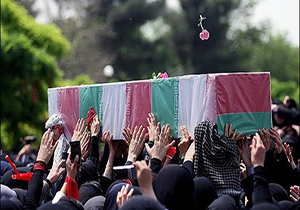 بدرقه باشکوه پیکر مطهر 135 شهید گمنام دفاع مقدس به سمت معراج شهدا + فیلم