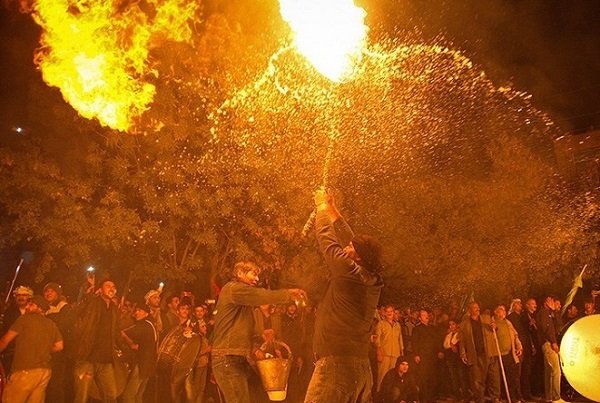 از استقبال محرم با طشت گذاری تا شبیه خوانی در ظهر عاشورا+ تصاویر