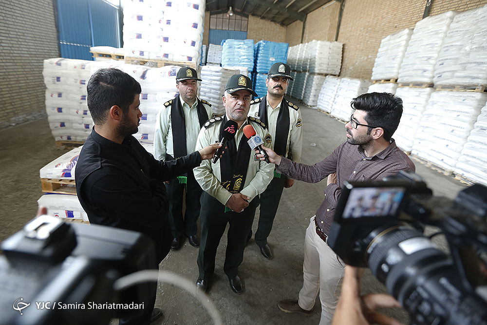 کشف ۶۳۰ تن مواد اولیه احتکار شده پتروشیمی در کهریزک/ مخلوط کردن مواد نو و کهنه در انبار