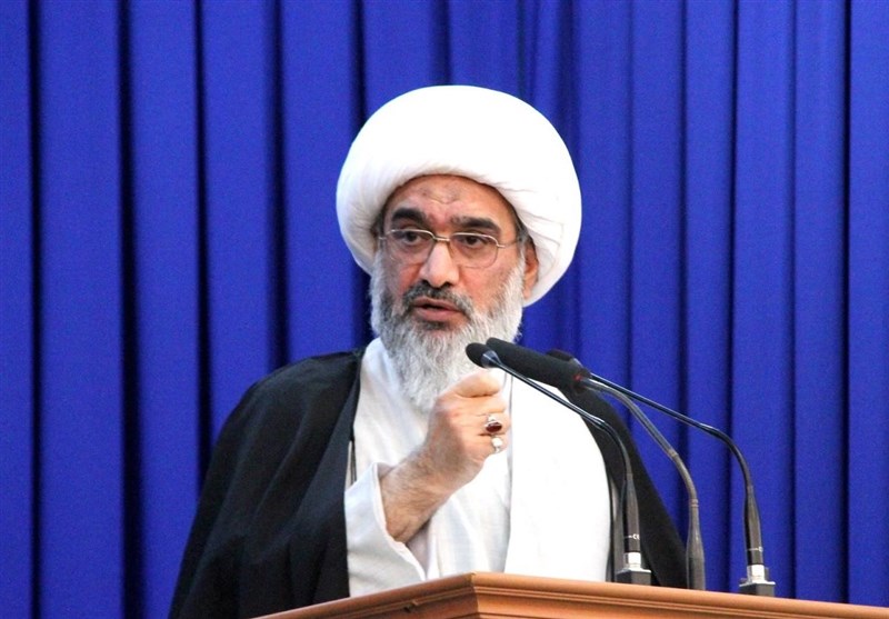 ایران در برابر استکبار جهانی عقب ننشسته است